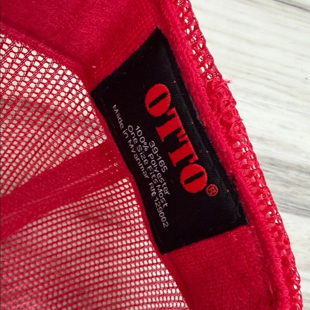 THAT’S HOTT Red and White Trucker Hat NWOT O/S